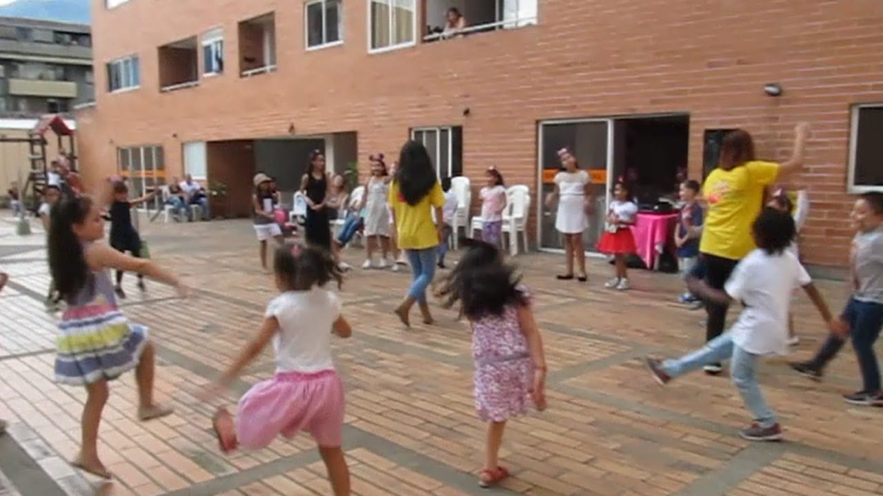 Juegos recreativos dirigidos por recreacionistas en Medellín