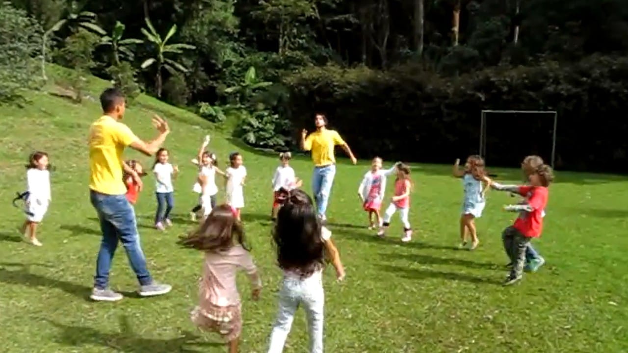 Recreacionistas en Medellín animando fiesta infantil