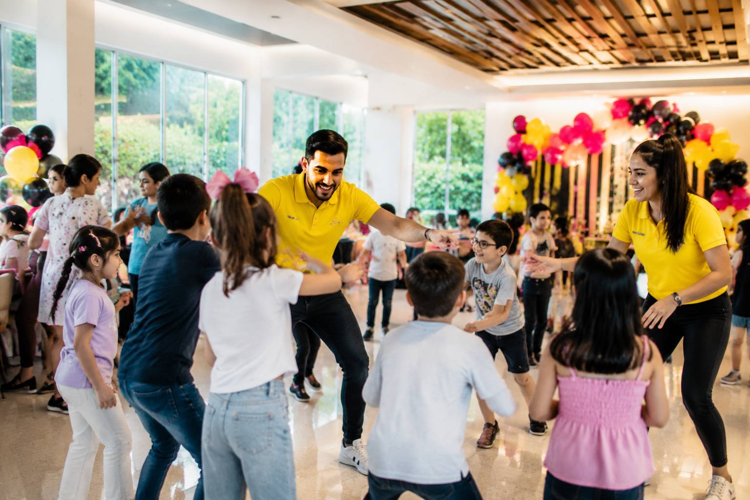 recreacionistas en actividad de fiesta de cumpleaños